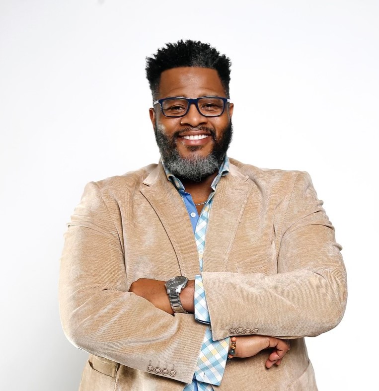 Portrait of Dr. Derrick Traylor